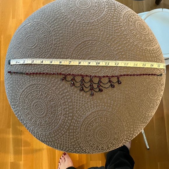 ROMANTIC GARNET-COLORED TEARDROP DRAPE BIB NECKLACE - Picture 6 of 9